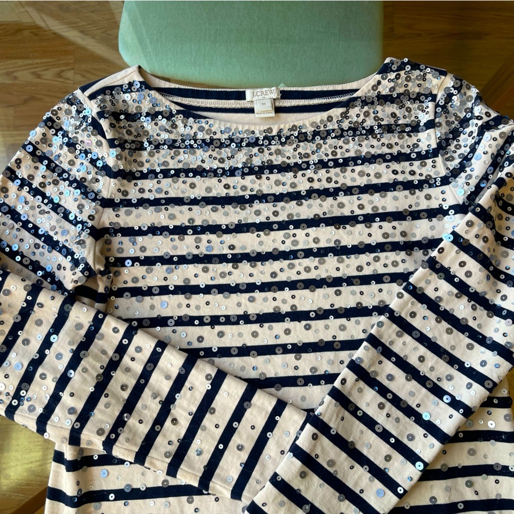 Excellent condition J Crew top! Size XS